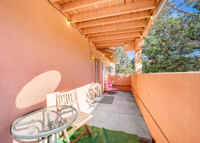 Dom wakacyjny 10 Mi To Dtwn: Pet-friendly Getaway! *