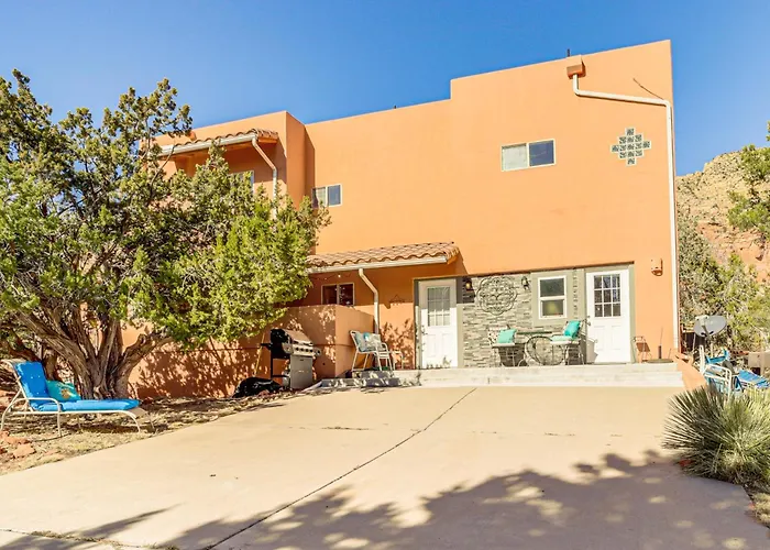Dom wakacyjny 10 Mi To Dtwn: Pet-friendly Getaway! *